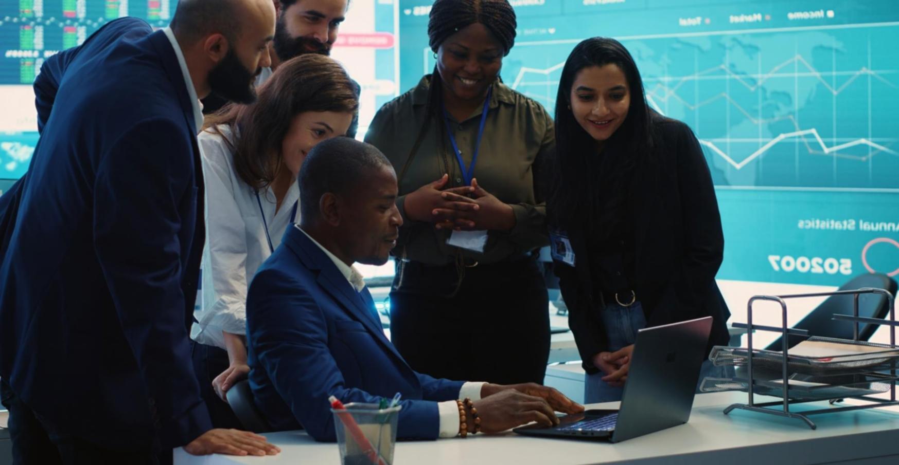 Espace de travail moderne avec outils financiers et formation collaborative