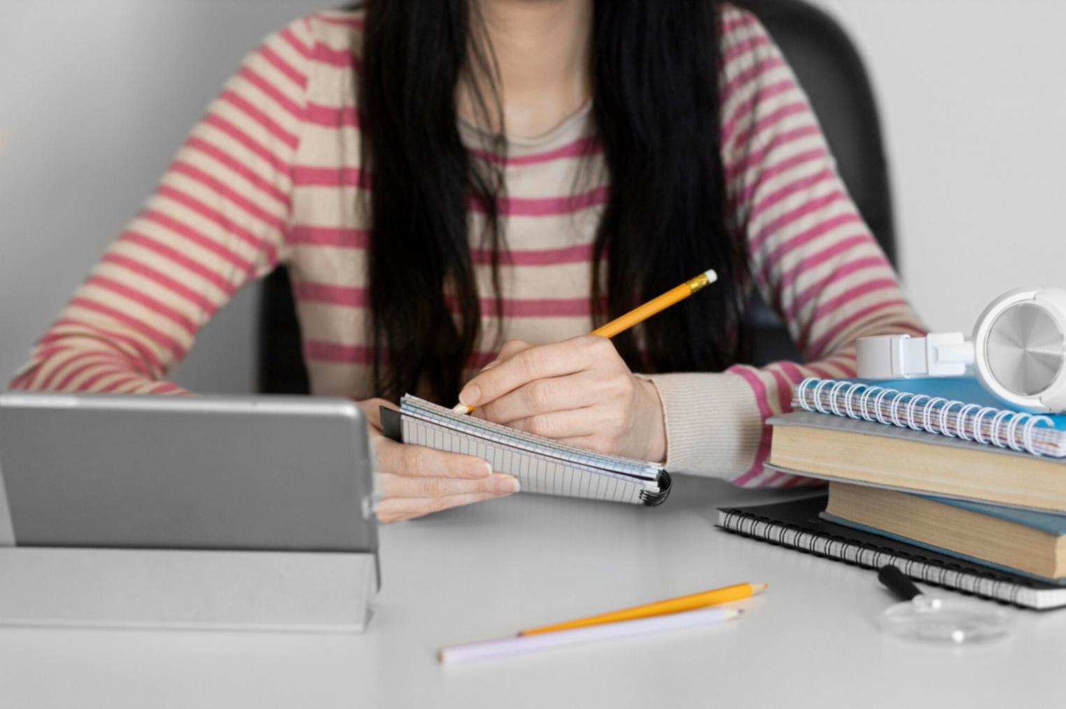 Session de formation financière en entreprise avec équipe engagée